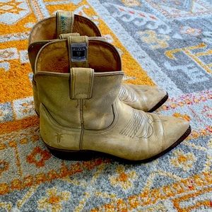 Gorgeous Frye boots!